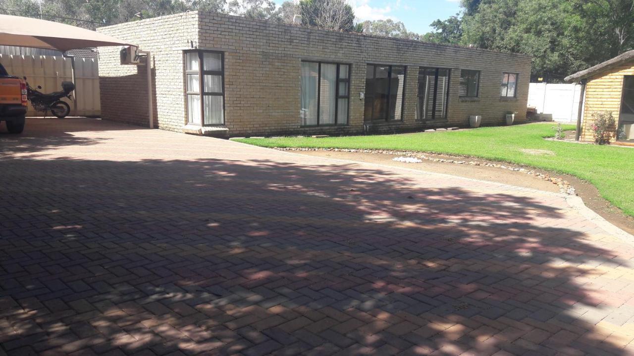 New Lodge Bloemfontein Esterno foto